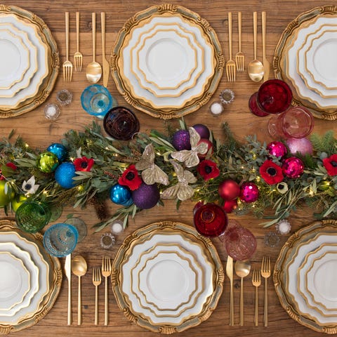 21 Holiday Tablescape Ideas - Holiday Table Setting Ideas