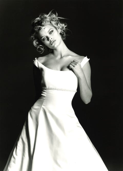 Monique Lhuillier th Anniversary Monique Lhuillier S Favorite Gowns From The Past Years Monique Lhuillier th Anniversary Monique Lhuillier S Favorite Gowns From The Past Years