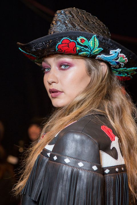 <p>Gigi Hadid wears a pop of burgundy eyeshadow all around her eyes at the spring 2017 Anna Sui runway show.</p>