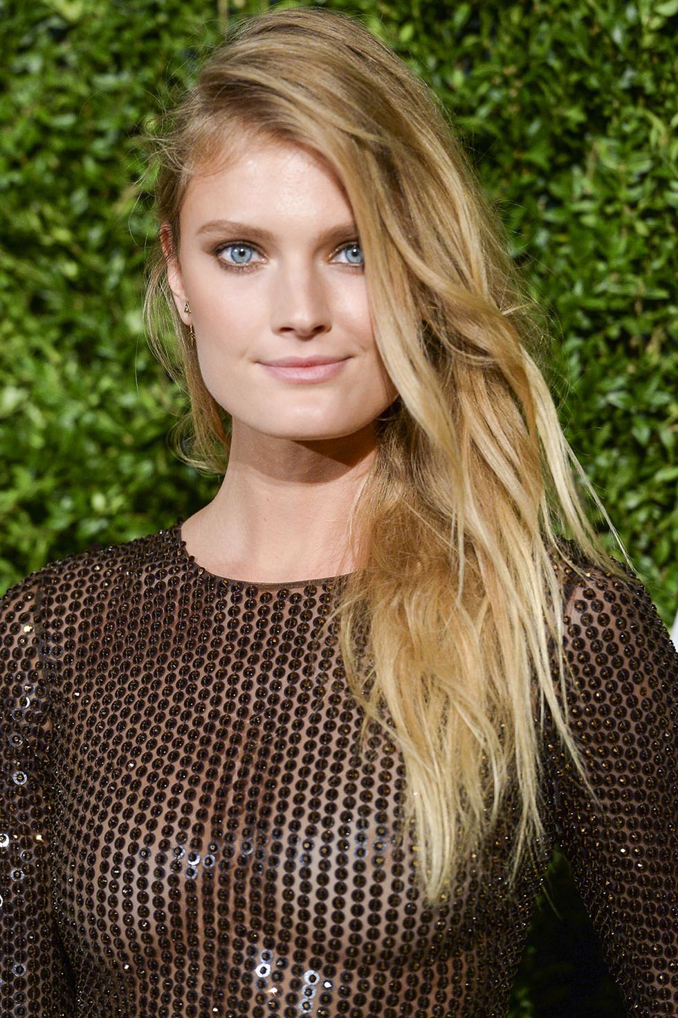 <p>Bedhead looks just as good on the red carpet as it does on a fluffy pillow. They key is to keep lots of volume at the crown but tone down the frizz and fuzz, like Constance Jablonski.</p>
