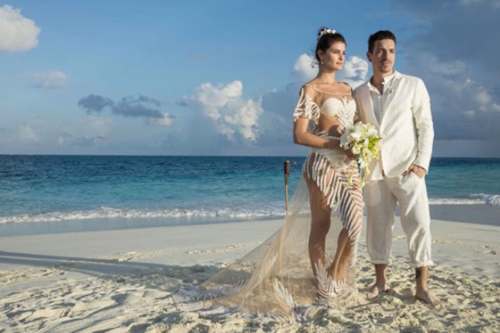 <p><strong data-redactor-tag="strong" data-verified="redactor">August 2016</strong> Former Victoria's Secret model Isabeli Fontana <a href="http://meltsflow.com/wedding/photos/news/a17136/isabeli-fontana-wedding/" target="_blank" data-tracking-id="recirc-text-link">married</a> Brazilian musician Diego Ferrero on a private island in the Maldives wearing a sheer, embellished Água de Coco gown over a cream bikini. </p>