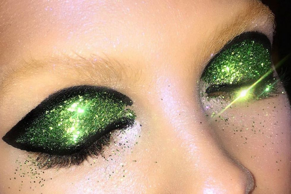 How to Glitz Up Your Look with Loose Glitter Makeup