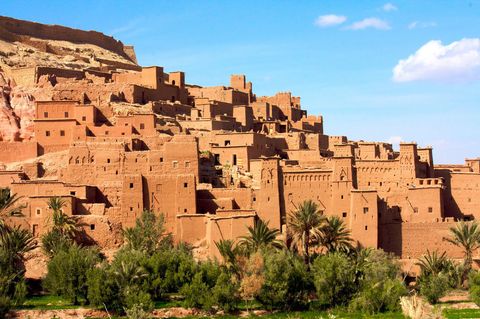 Landscape, Wall, Pueblo, Woody plant, Landmark, Ancient history, History, Village, Beige, Human settlement, 