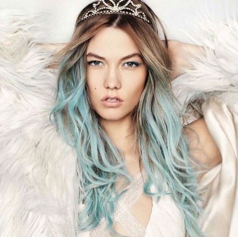 <p>Karlie Koss tries on temporary&nbsp;baby blue tips for a new L'Oréal Paris hair campaign.</p>