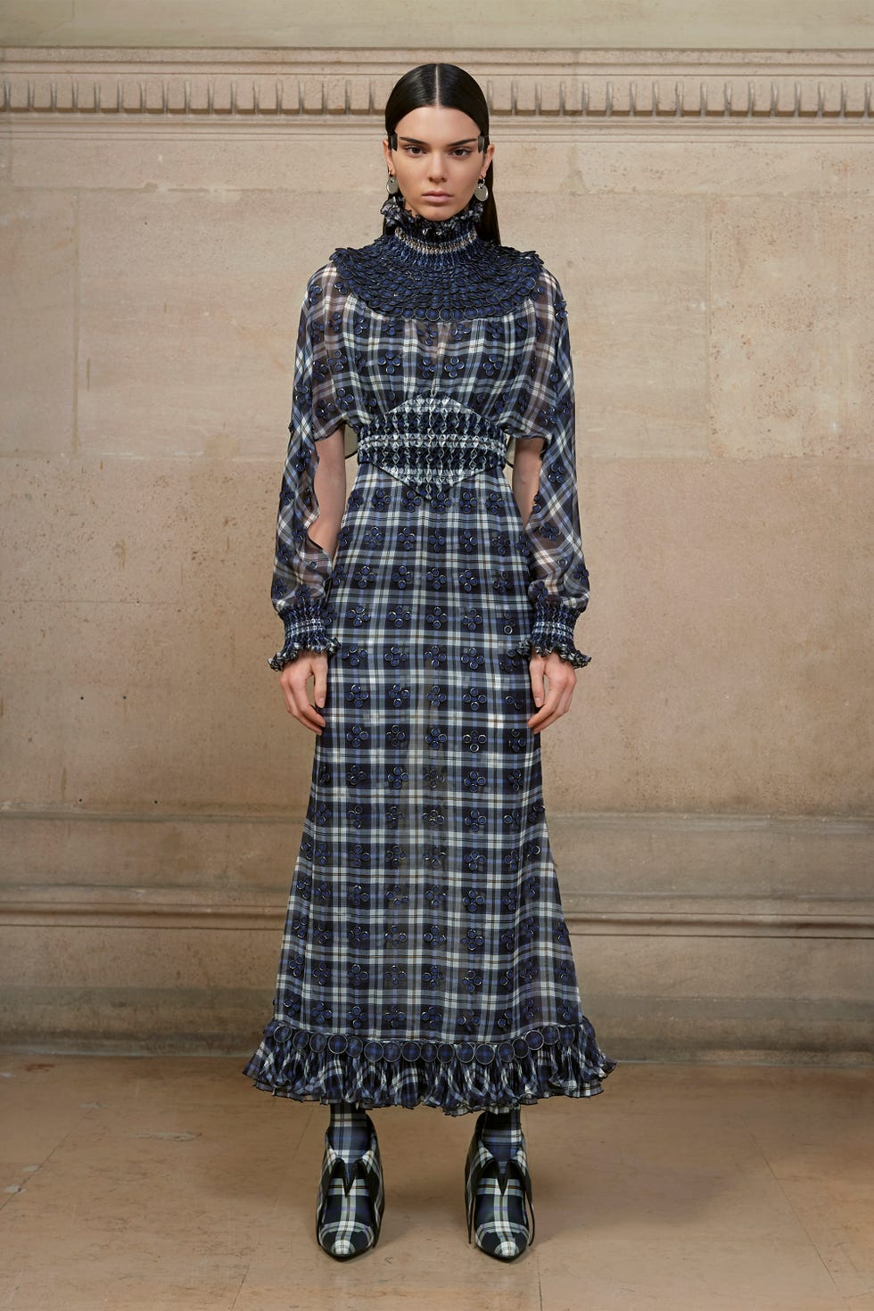 Clothing, Dress, Sleeve, Shoulder, Textile, Pattern, One-piece garment, Style, Formal wear, Street fashion, 