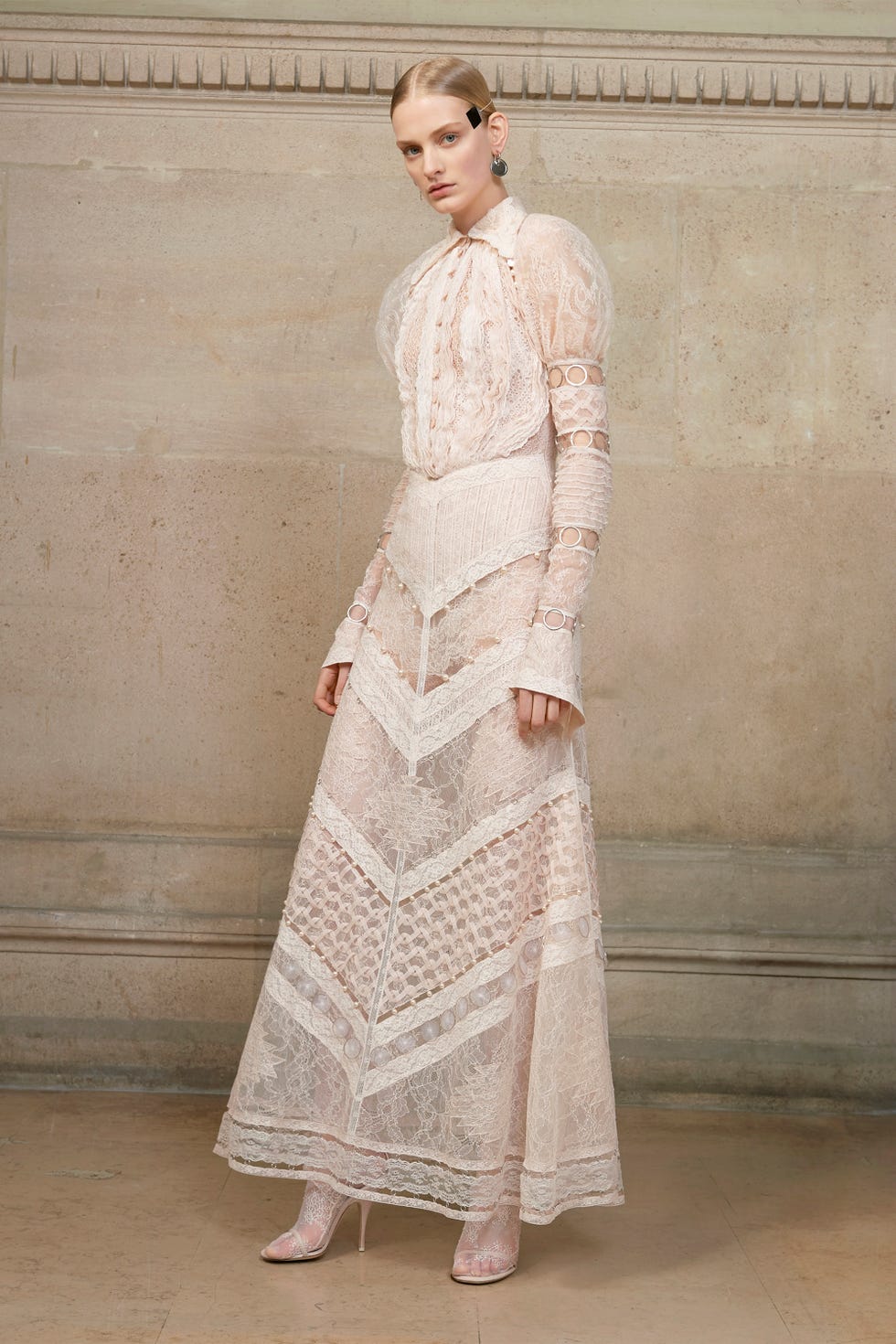 Clothing, Sleeve, Shoulder, Textile, Photograph, Standing, Dress, Formal wear, One-piece garment, Fashion, 