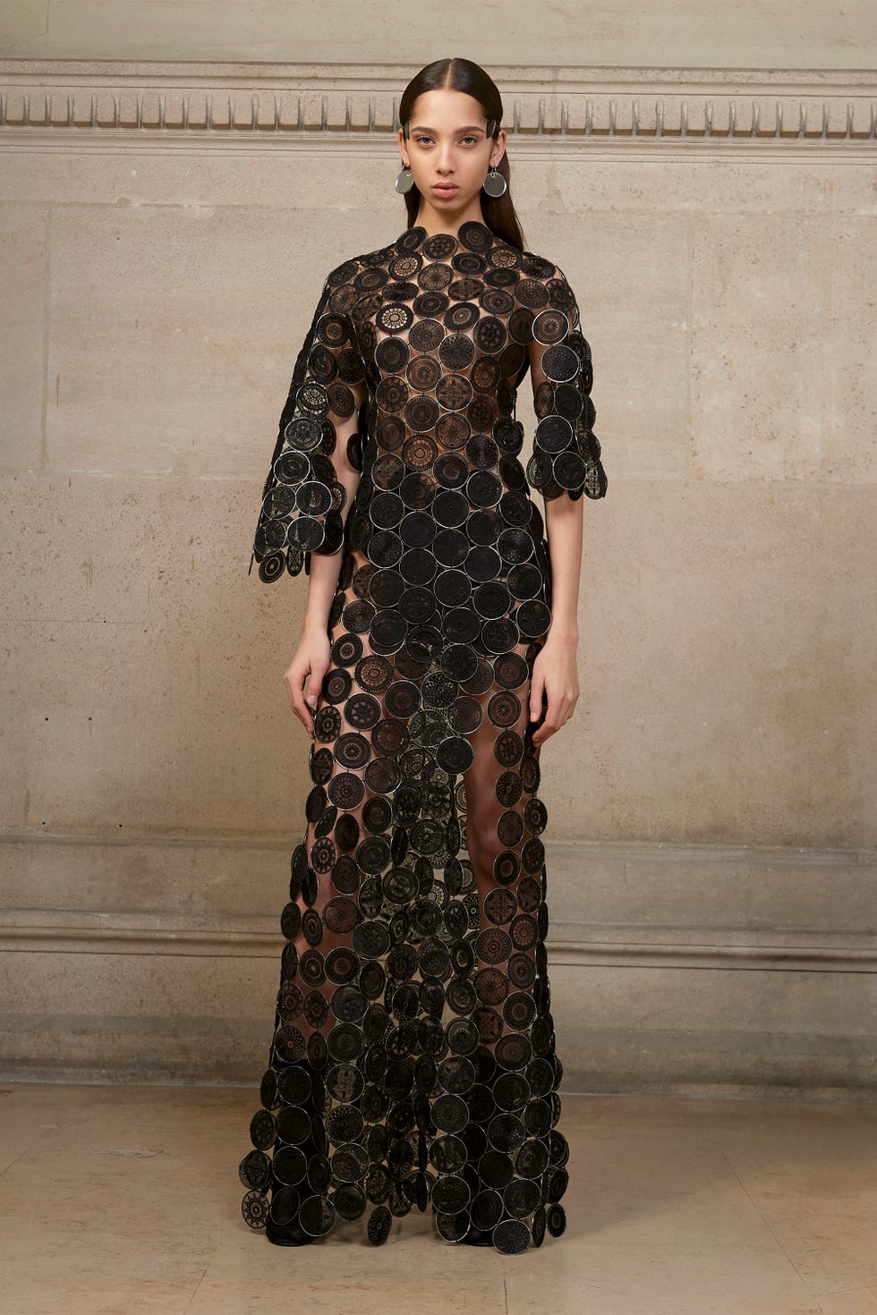 Clothing, Sleeve, Shoulder, Dress, Style, One-piece garment, Formal wear, Fashion model, Fashion show, Street fashion, 