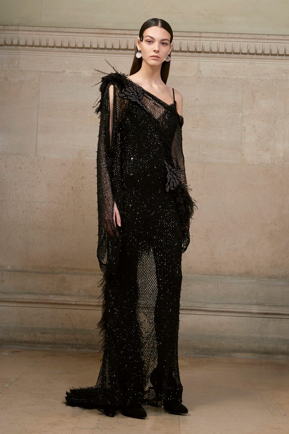 Shoulder, Standing, Formal wear, Style, Fashion model, Fashion, Street fashion, Black hair, Model, Costume design, 