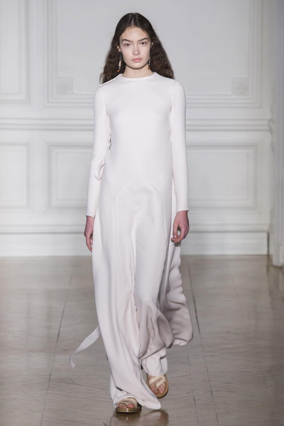 Clothing, Sleeve, Shoulder, Floor, Textile, Joint, White, Dress, Style, Flooring, 