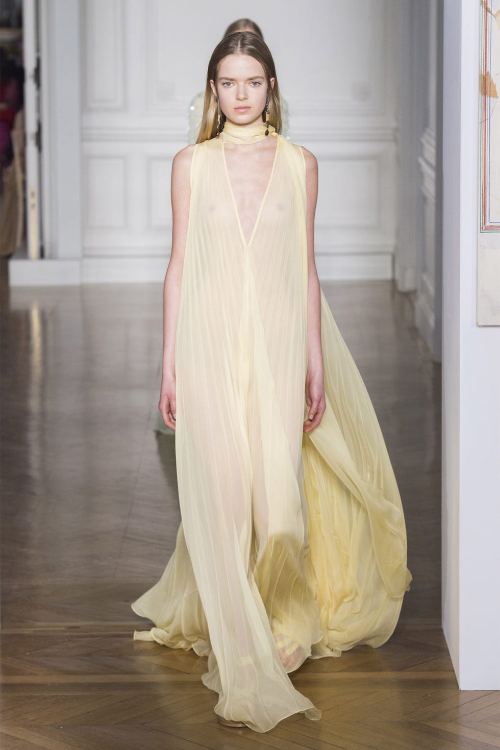 Shoulder, Floor, Flooring, Dress, Style, Formal wear, Gown, Fashion, One-piece garment, Beauty, 