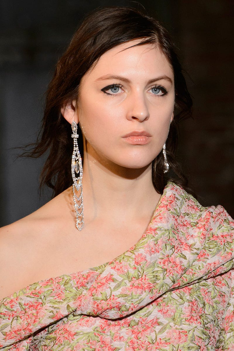Hair, Ear, Lip, Earrings, Hairstyle, Skin, Chin, Eyebrow, Eyelash, Jewellery, 