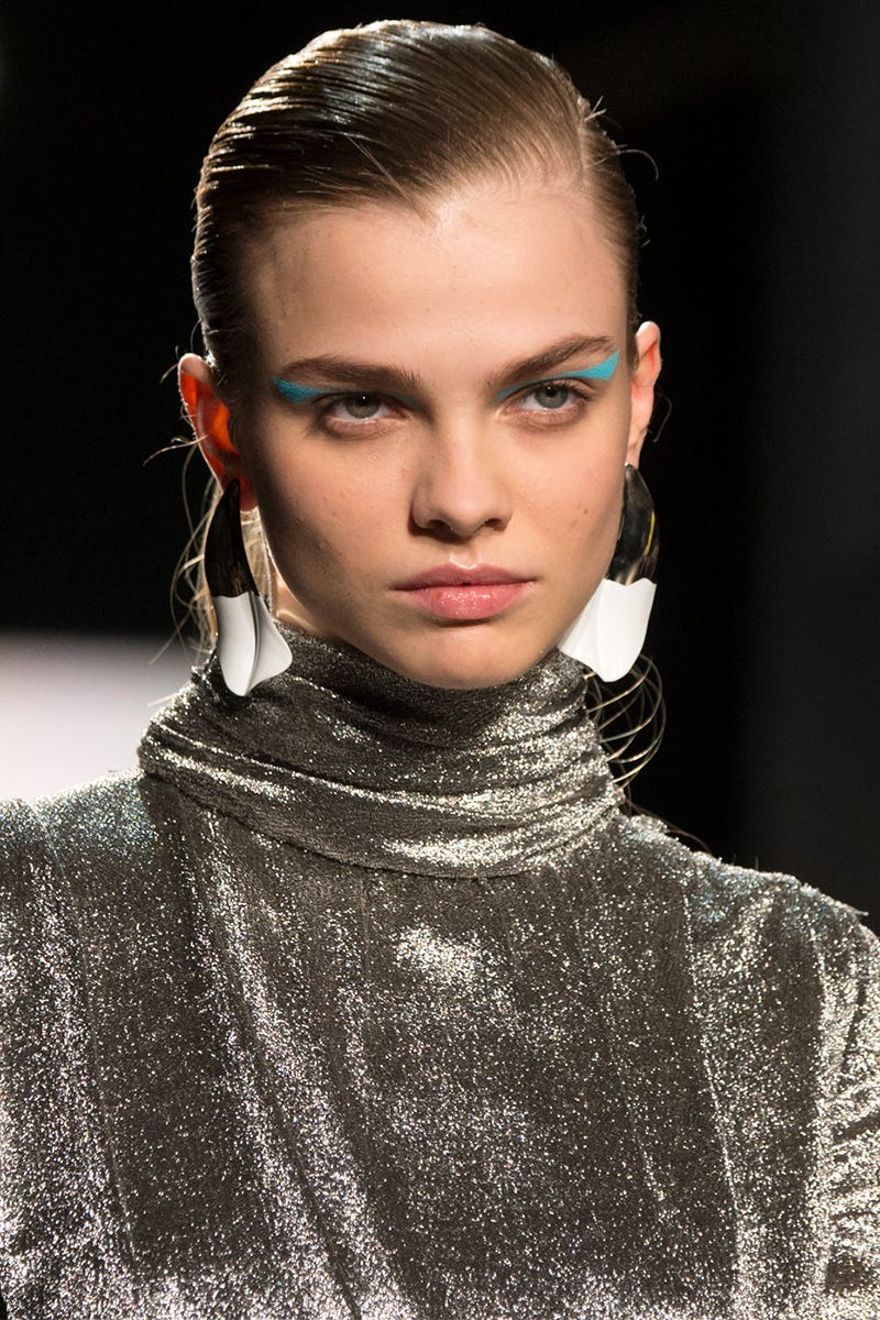 Hair, Ear, Earrings, Hairstyle, Eyebrow, Eyelash, Style, Fashion accessory, Fashion model, Black hair, 