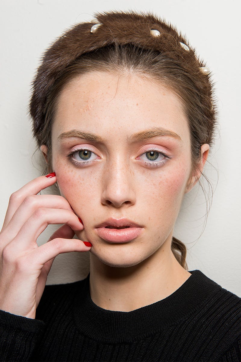Lip, Cheek, Hairstyle, Eye, Skin, Chin, Forehead, Eyebrow, Eyelash, Style, 