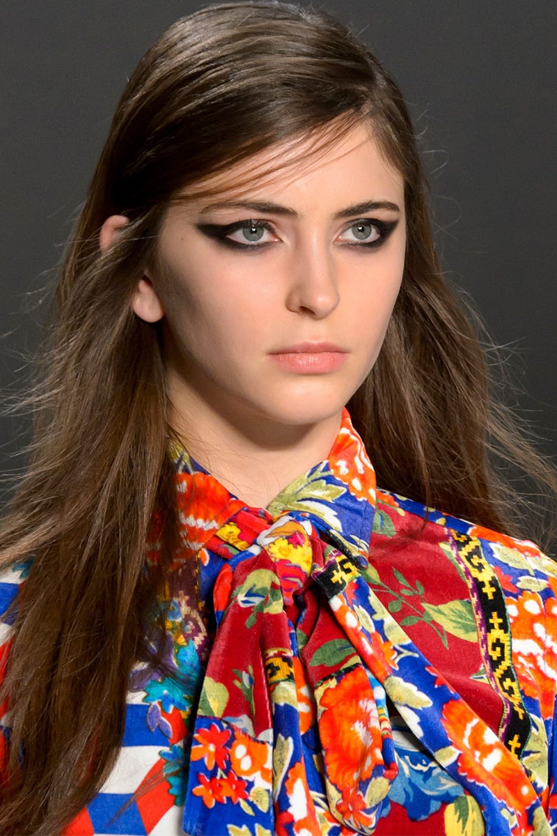 Lip, Hairstyle, Eyebrow, Collar, Eyelash, Style, Iris, Electric blue, Beauty, Fashion, 