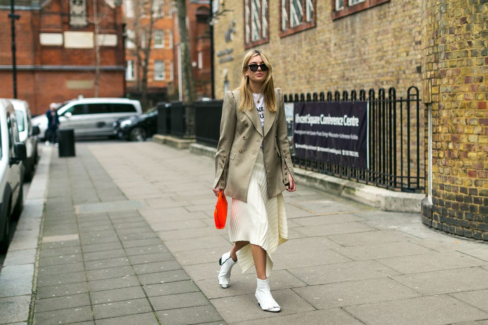 Clothing, Eyewear, Footwear, Sleeve, Textile, Outerwear, Sunglasses, Street, Bag, Style, 