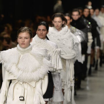 Fashion, Fur, Gown, Fashion design, Audience, Fur clothing, Glove, Haute couture, Costume design, Ceremony, 