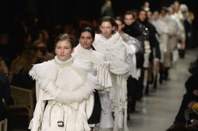 Fashion, Fur, Gown, Fashion design, Audience, Fur clothing, Glove, Haute couture, Costume design, Ceremony, 