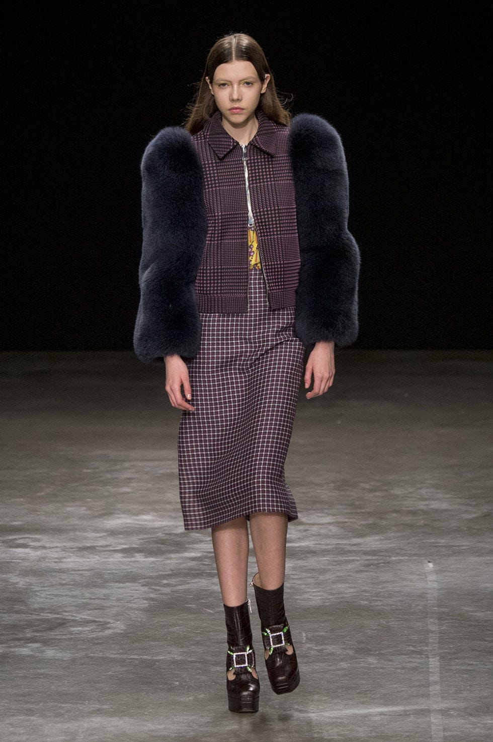 Clothing, Sleeve, Human body, Shoulder, Joint, Fashion show, Fashion model, Style, Runway, Dress, 