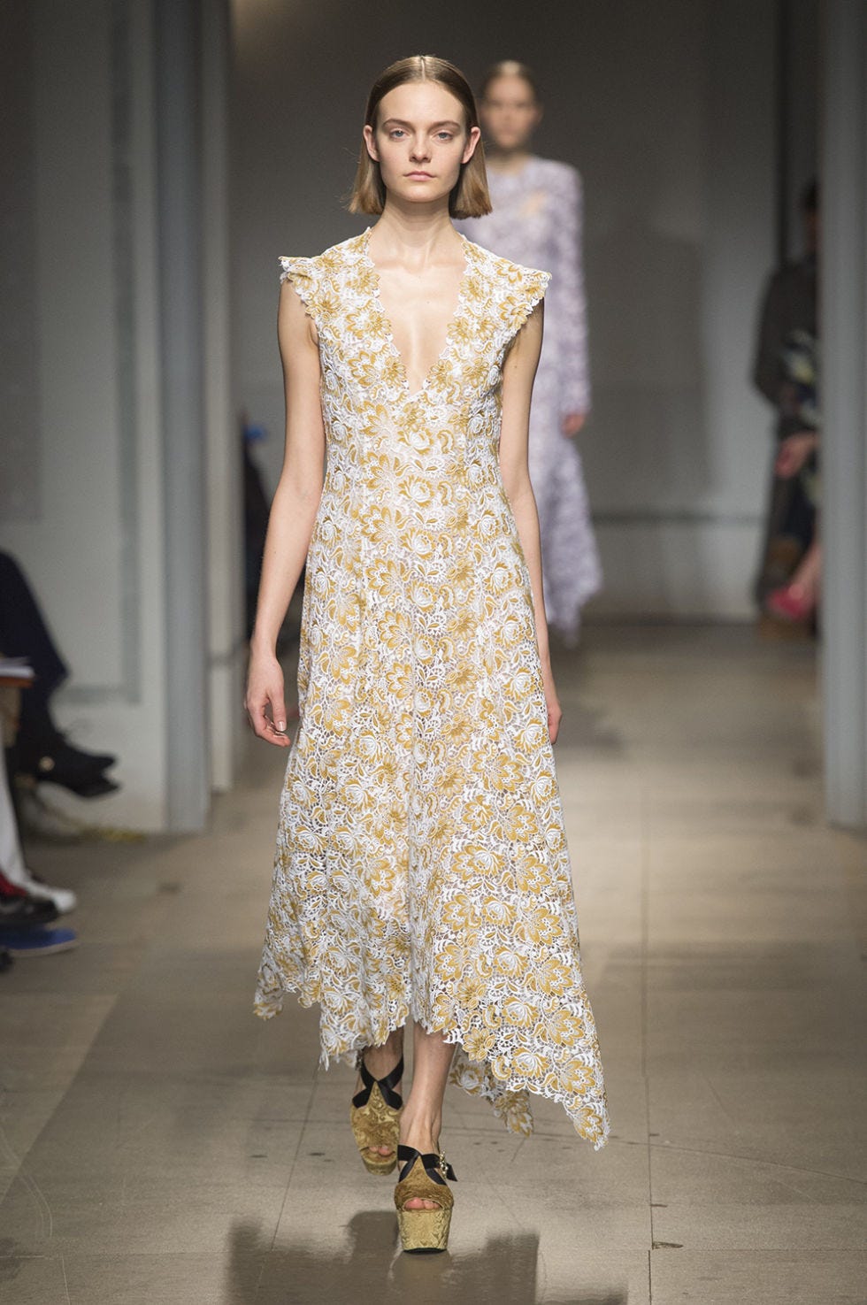 Clothing, Footwear, Fashion show, Shoulder, Runway, Style, Fashion model, One-piece garment, Street fashion, Fashion, 