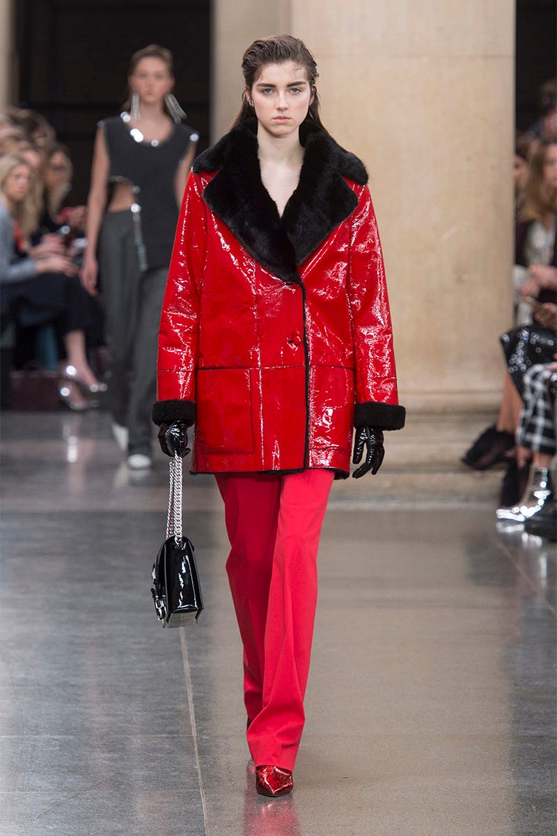 Clothing, Fashion show, Shoulder, Outerwear, Runway, Style, Fashion model, Winter, Fashion, Street fashion, 