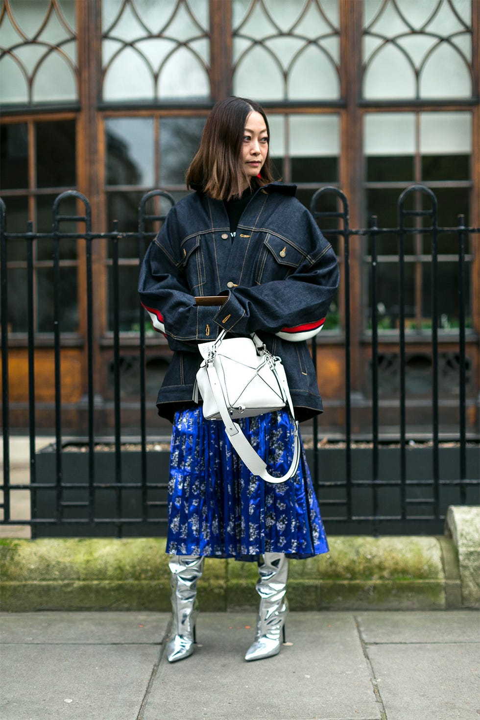 Sleeve, Textile, Style, Bag, Pattern, Street fashion, Knee, Electric blue, Iron, Cobalt blue, 