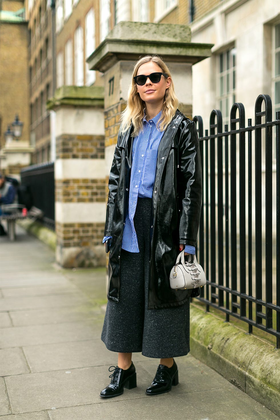 Clothing, Eyewear, Vision care, Window, Sunglasses, Bag, Textile, Outerwear, Street, Coat, 