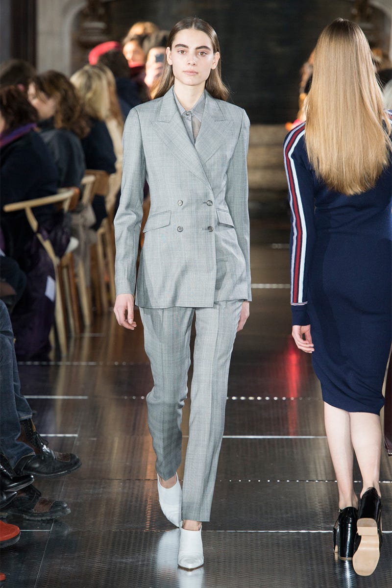 Footwear, Leg, Shoulder, Outerwear, Fashion show, Style, Formal wear, Fashion model, Dress, Runway, 