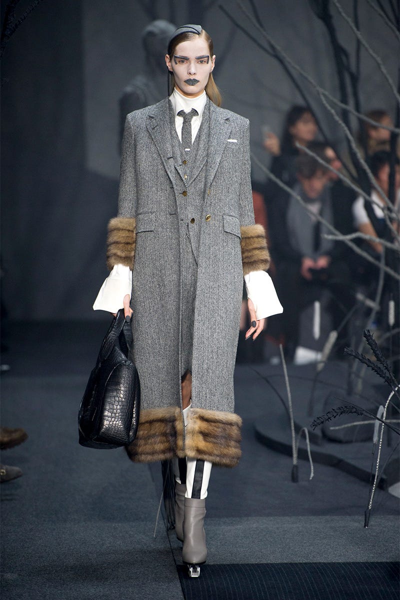 Textile, Coat, Outerwear, Style, Fashion show, Bag, Street fashion, Blazer, Fashion, Runway, 