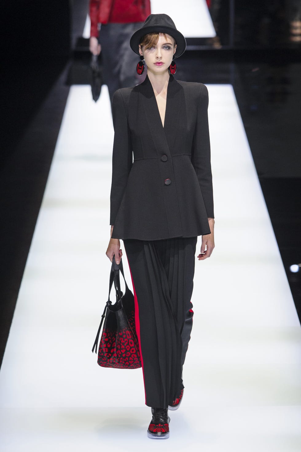 Clothing, Sleeve, Fashion show, Outerwear, Hat, Runway, Formal wear, Style, Fashion model, Street fashion, 