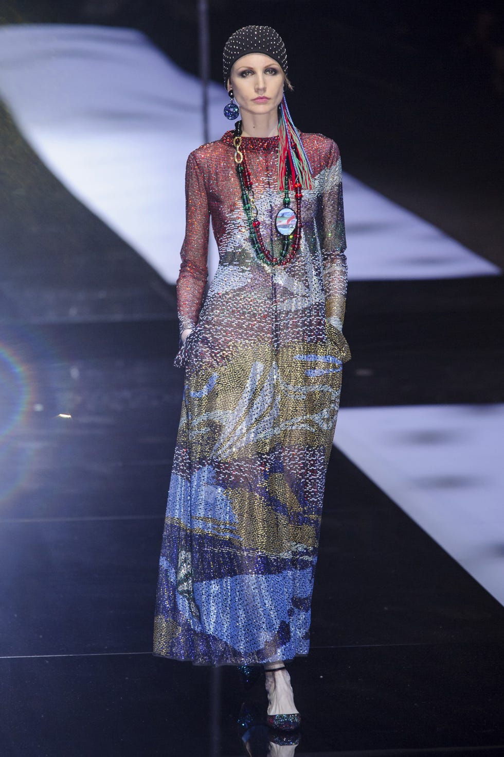 Fashion show, Style, Jewellery, Fashion model, Runway, Fashion, Model, Fashion design, One-piece garment, Haute couture, 