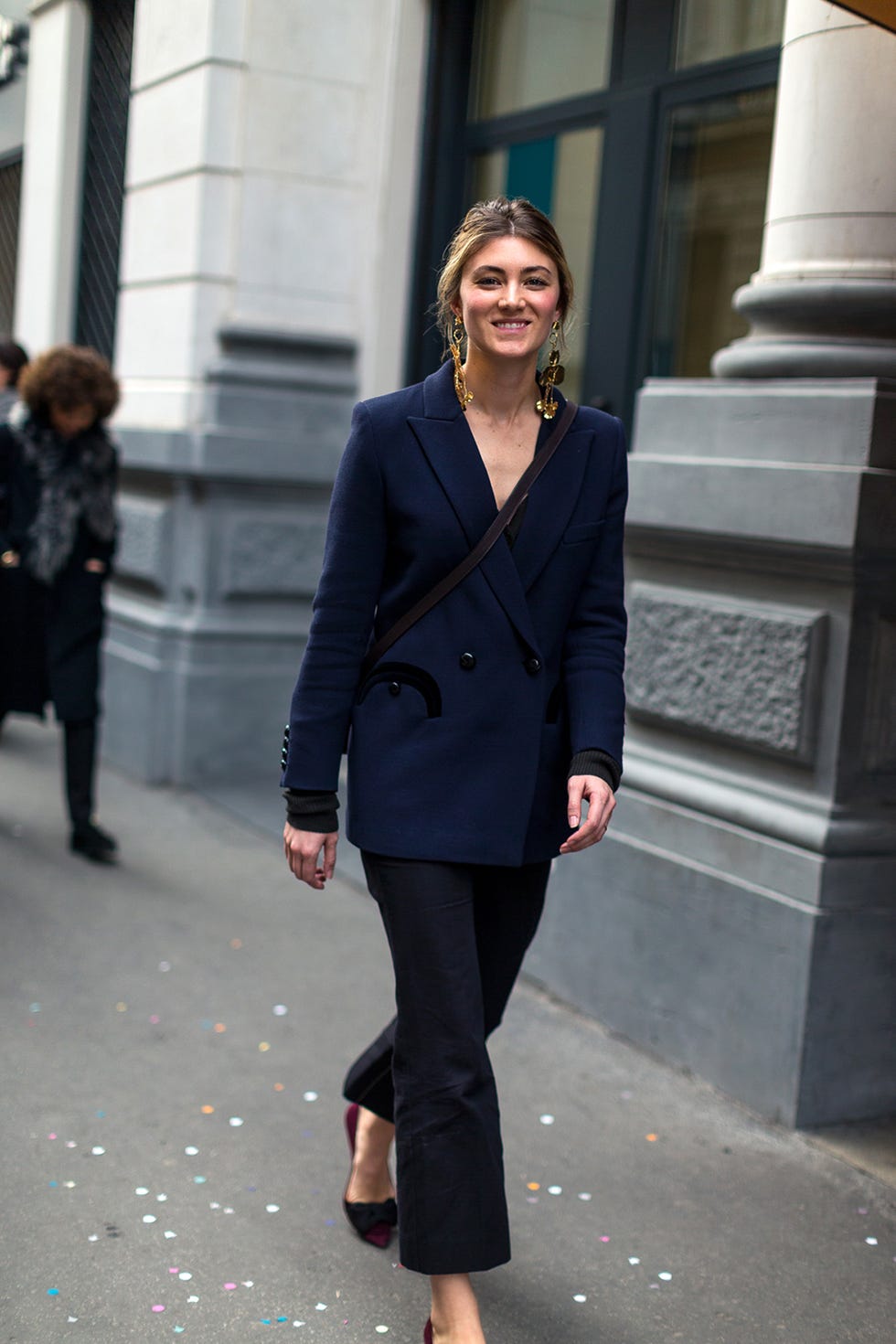 Clothing, Leg, Sleeve, Standing, Collar, Coat, Joint, Outerwear, Street fashion, Style, 