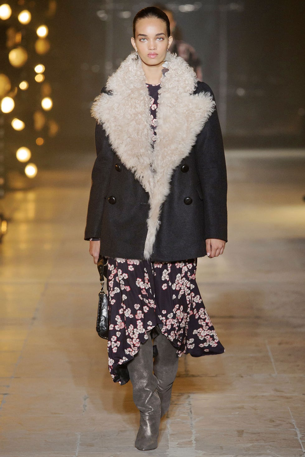 Fashion model, Fashion show, Fashion, Runway, Clothing, Fur, Fur clothing, Outerwear, Haute couture, Public event, 