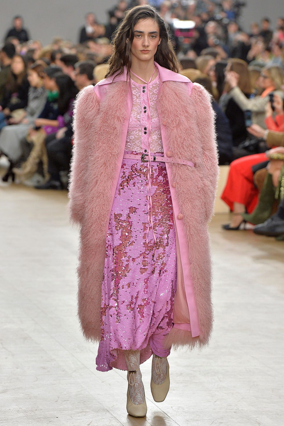 Footwear, Human, Fashion show, Human body, Shoulder, Runway, Joint, Outerwear, Winter, Fashion model, 