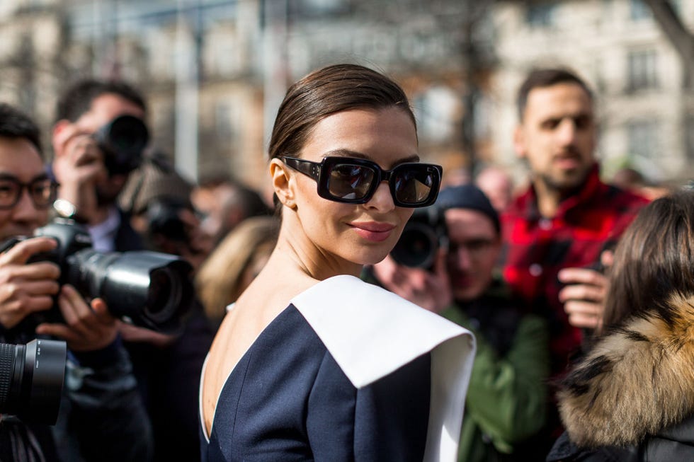 Eyewear, Hair, People, Street fashion, Fashion, Sunglasses, Glasses, Hairstyle, Beauty, Snapshot, 