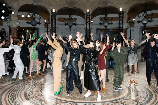 Fashion, Event, Photography, Crowd, Performance, Dress, Dance, Party, Performance art, Ceremony, 