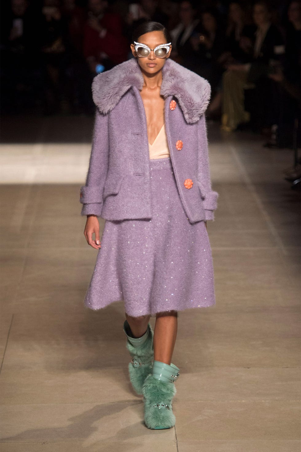 Fashion show, Fashion model, Fashion, Runway, Clothing, Footwear, Outerwear, Public event, Fashion design, Human, Fashion show, Fashion model, Fashion, Runway, Clothing, Footwear, Outerwear, Public event, Fashion design, Human,