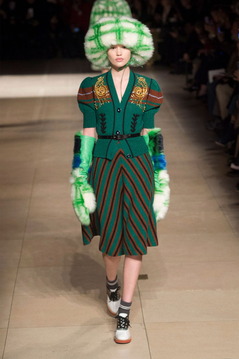 Fashion, Runway, Fashion show, Fashion model, Green, Fashion design, Haute couture, Event, 