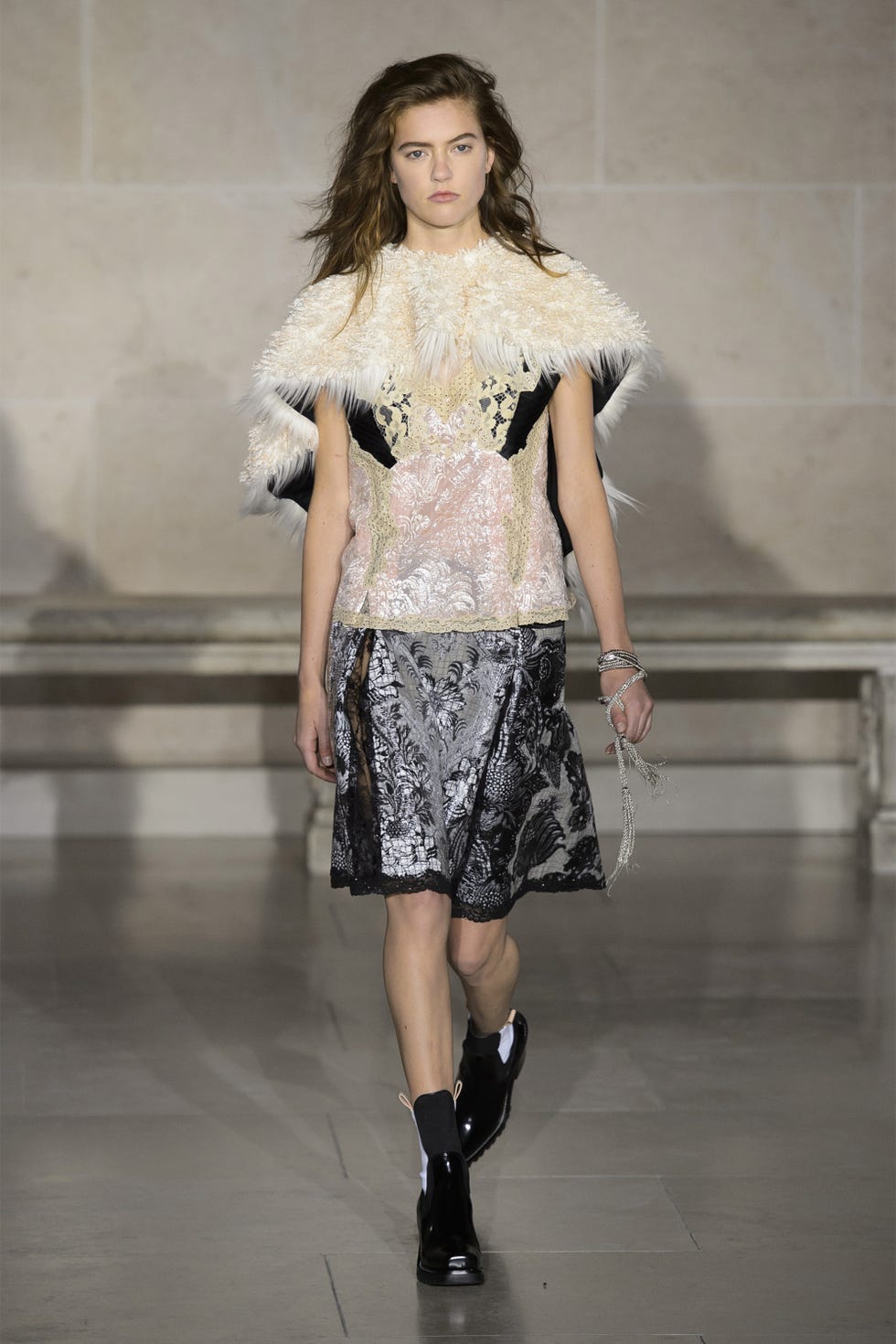 Fashion model, Fashion, Fashion show, Runway, Clothing, Public event, Shoulder, Event, Waist, Haute couture, Fashion model, Fashion, Fashion show, Runway, Clothing, Public event, Shoulder, Event, Waist, Haute couture,
