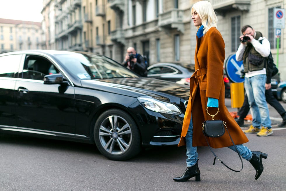 Luxury vehicle, Vehicle, Car, Motor vehicle, Automotive design, Personal luxury car, Street fashion, Mid-size car, Full-size car, Sedan, 