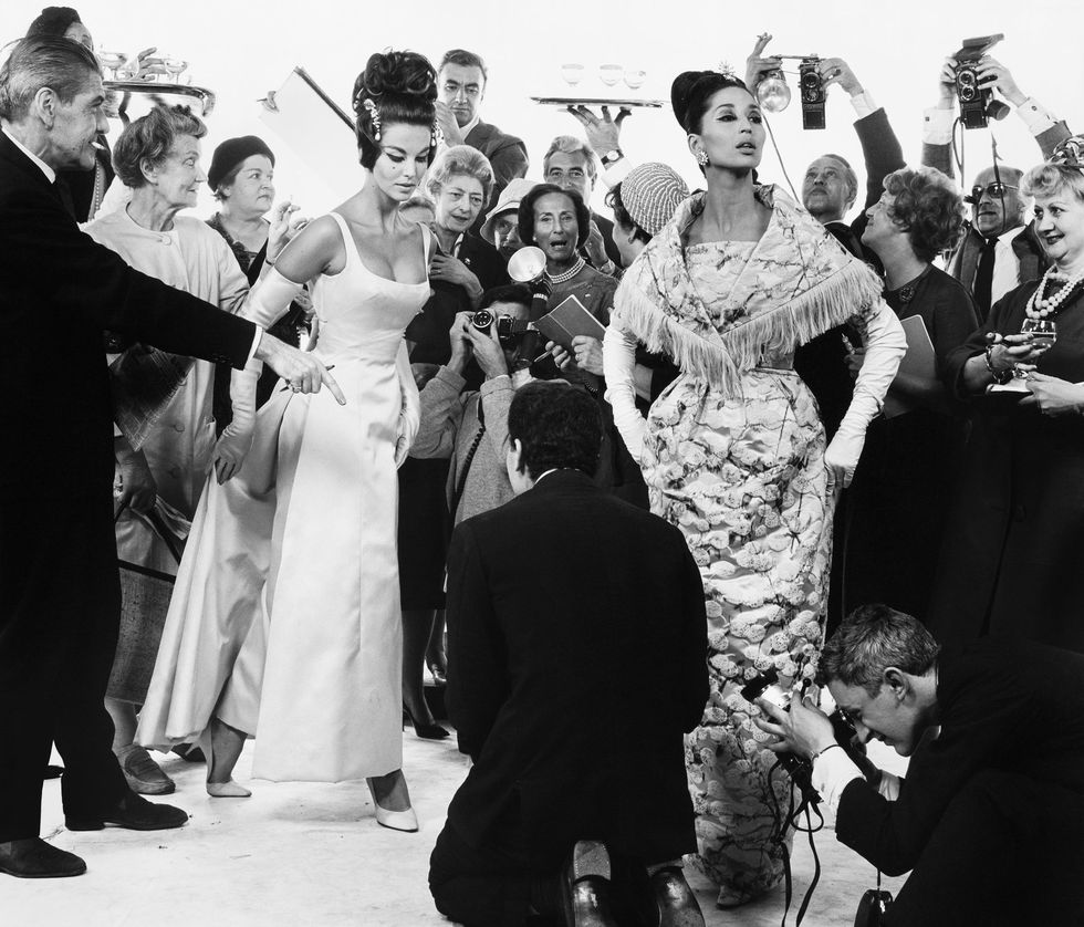 <p>Margot McKendry and China Machado with members of the French Press, dresses by Lanvin-Castillo and Heim, Paris studio, August 24, 1961<span class="redactor-invisible-space" data-verified="redactor" data-redactor-tag="span" data-redactor-class="redactor-invisible-space"></span></p>