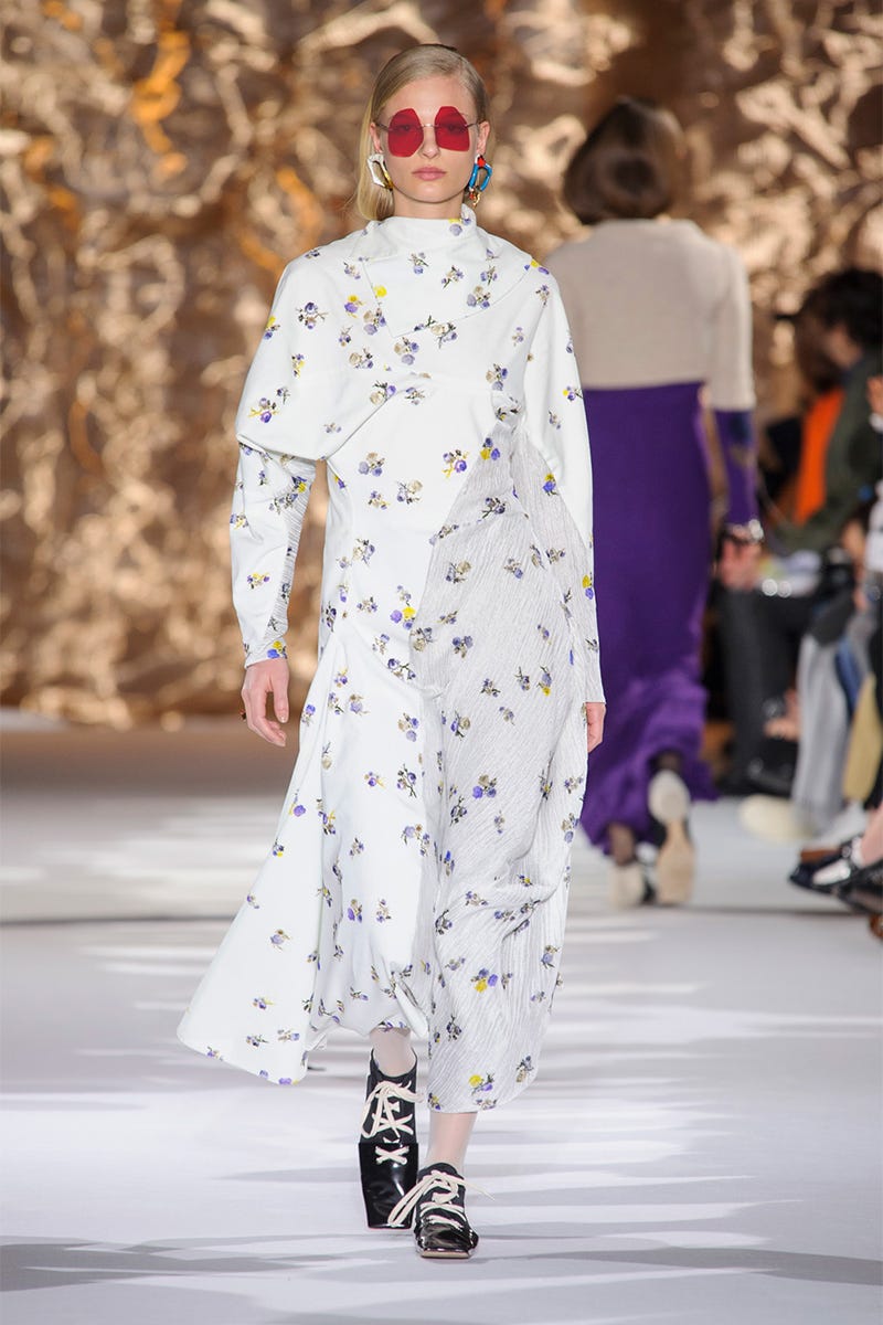 Fashion show, Fashion, Runway, White, Fashion model, Clothing, Street fashion, Public event, Eyewear, Fashion design, 