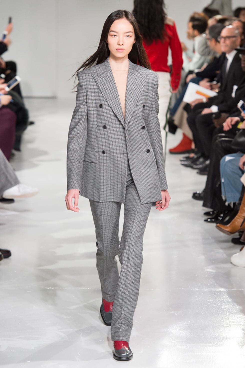 Fashion, Fashion model, Fashion show, Runway, Clothing, Suit, Outerwear, Pantsuit, Blazer, Human, 