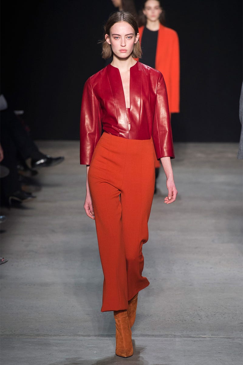 Fashion show, Sleeve, Shoulder, Runway, Joint, Outerwear, Red, Fashion model, Style, Waist, 