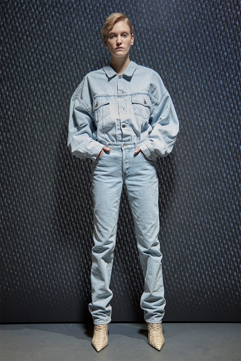 Dress shirt, Collar, Shoe, Sleeve, Shirt, Pocket, Standing, Style, Uniform, Street fashion, 