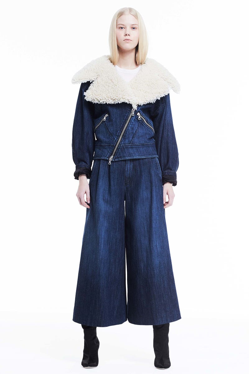 Blue, Sleeve, Textile, Standing, Joint, Style, Fashion, Electric blue, Costume, Cobalt blue, 