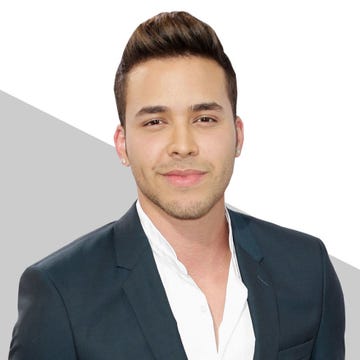 Hair, Chin, Forehead, White-collar worker, Suit, Hairstyle, Cheek, Neck, Businessperson, Jaw, 
