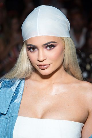 NEW YORK, NY - 10. ZÁŘÍ: TELEVIZNÍ osobnost Kylie Jenner se účastní Jonathan Simkhai módní show během září 2016 MADE Módní Týden: Ukazuje, v Oblouku, střešní okno v Moynihan Stanici na 10. září 2016 v New York City. (Foto Michael Stewart/WireImage)