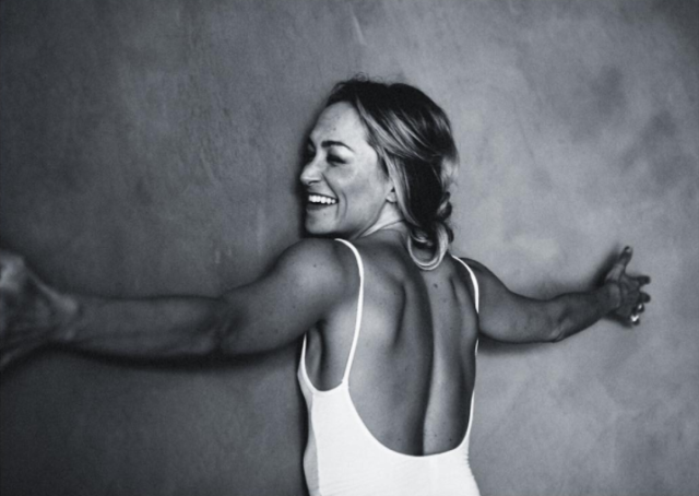 Photograph, Black-and-white, Monochrome photography, Arm, Monochrome, Photography, Shoulder, Joint, Fun, Portrait, 