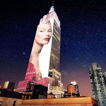 Landmark, Metropolitan area, Sky, Skyscraper, City, Urban area, Metropolis, Night, Human settlement, Statue, 