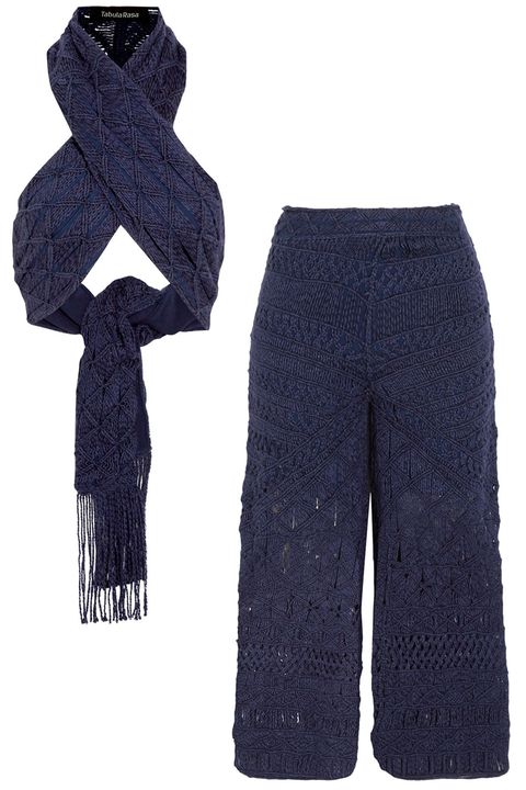 Clothing, Scarf, Trousers, Outerwear, Fur, Jeans, Wool, sweatpant, Sleeve, Denim, 